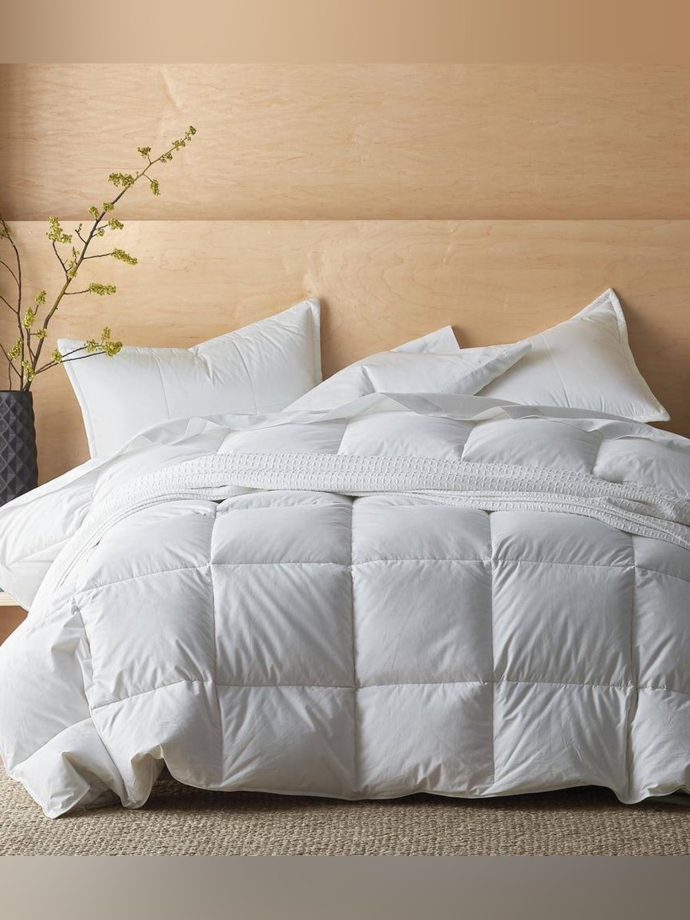 The Company Store LaCrosse Medium Warmth White Queen Down Comforter- New $379